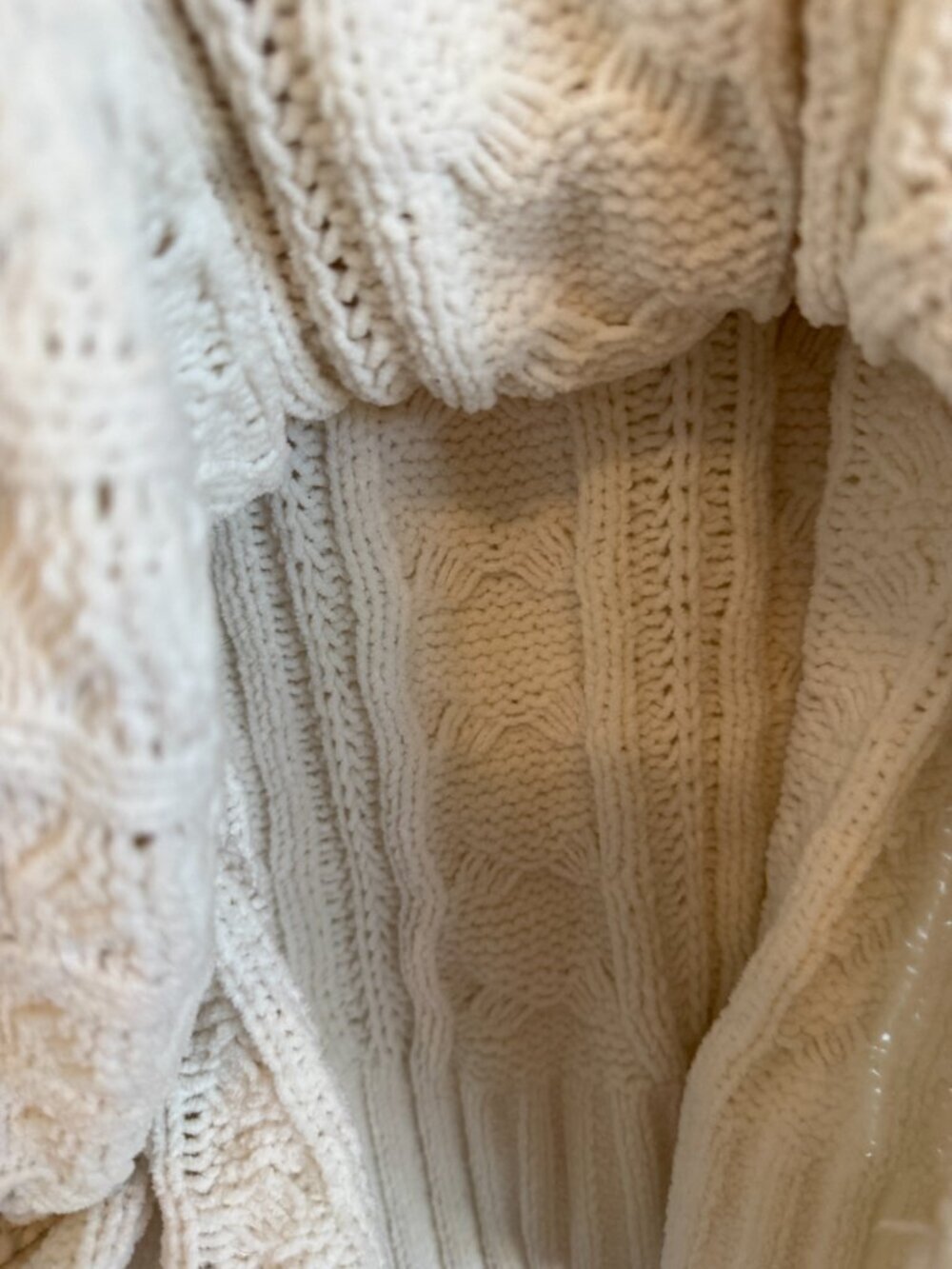 Cream chunky cable knit crewneck sweater. Size XXL - Picture 4 of 7